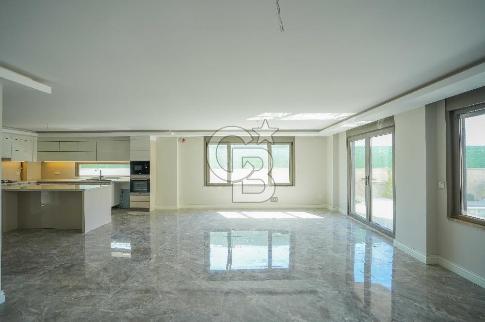 Şile Çavuş'ta Müstakil Havuzlu Tripleks Villa 9+1