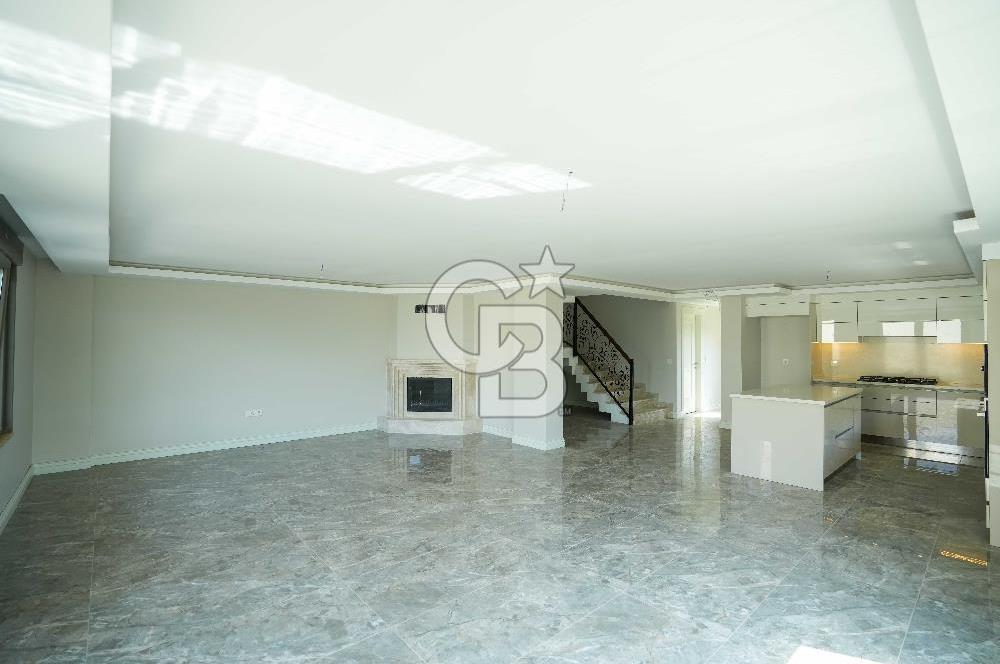 Şile Çavuş'ta Müstakil Havuzlu Tripleks Villa 9+1