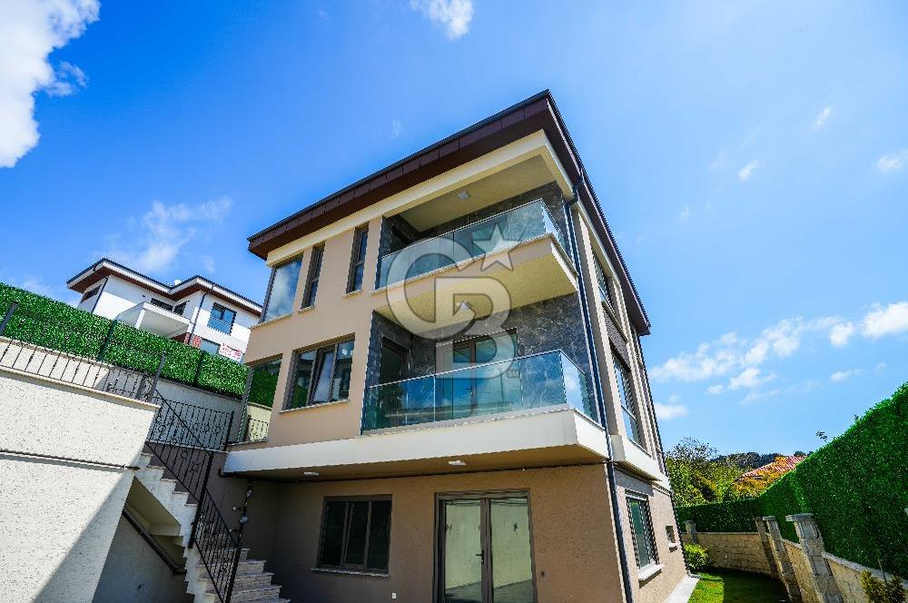 Şile Çavuş'ta Müstakil Havuzlu Tripleks Villa 9+1