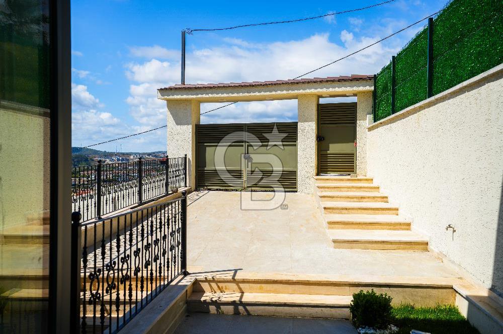 Şile Çavuş'ta Müstakil Havuzlu Tripleks Villa 9+1