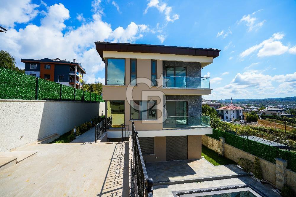 Şile Çavuş'ta Müstakil Havuzlu Tripleks Villa 9+1