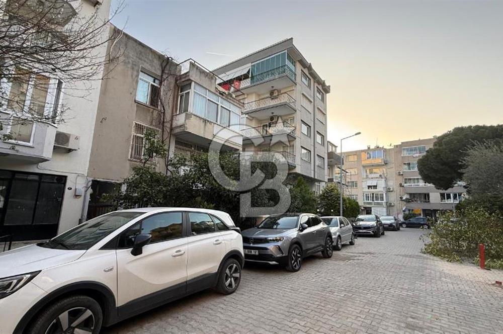 Karşıyaka Çarşı’da Yakını Merkezi Lokasyonda Satılık Yatırımlık Dükkan