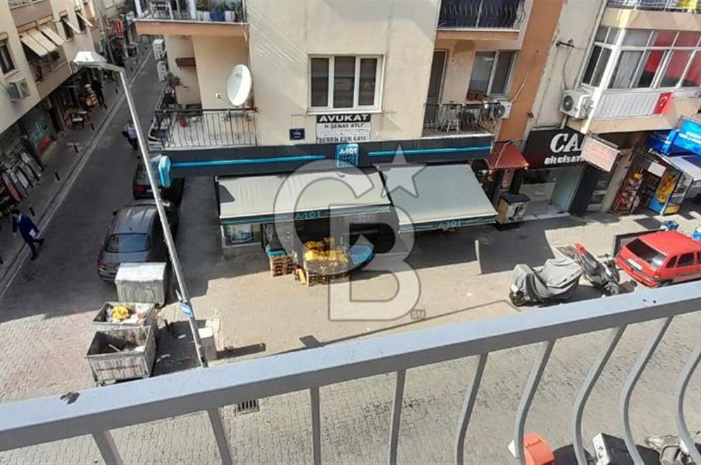 KARŞIYAKA'nın EN HAREKETLİ BÖLGESİNDE BULUNAN DAİREMİZ 3+1 OLUP 2.KATTADIR