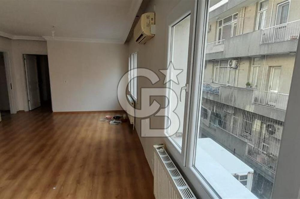 KARŞIYAKA'nın EN HAREKETLİ BÖLGESİNDE BULUNAN DAİREMİZ 3+1 OLUP 2.KATTADIR