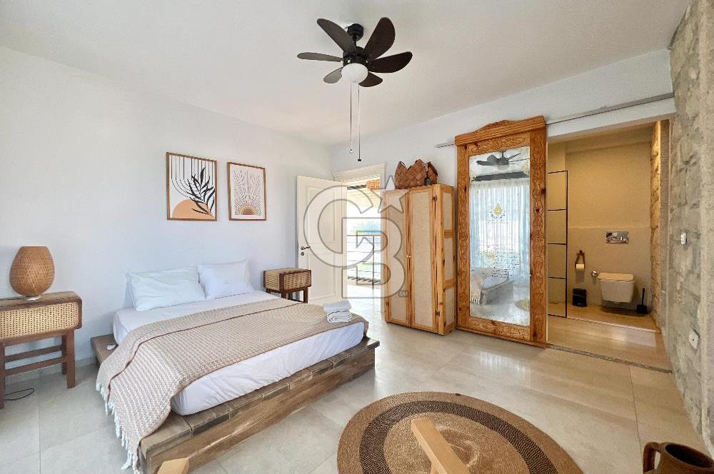 URLA KUŞÇULAR KİRALIK 5+2 ÖZEL TASARIM HAVUZLU MÜSTAKİL VİLLA