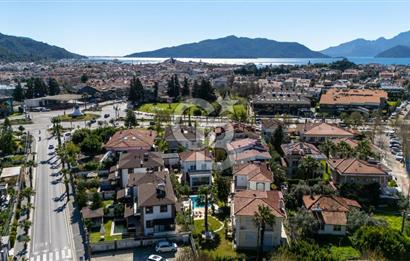 CB Marina'dan Marmaris Merkezde Havuzlu 3+1 Villa Butik Sitede