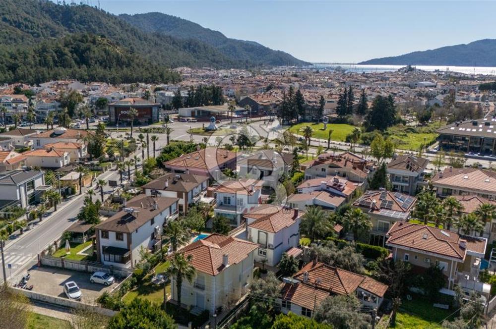 CB Marina'dan Marmaris Merkezde Havuzlu 3+1 Villa Butik Sitede