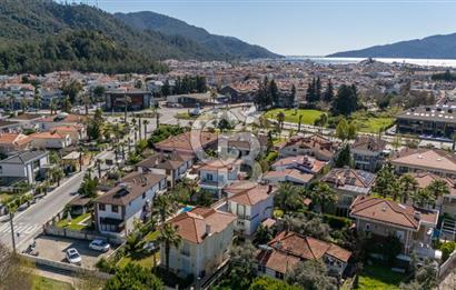 CB Marina'dan Marmaris Merkezde Havuzlu 3+1 Villa Butik Sitede