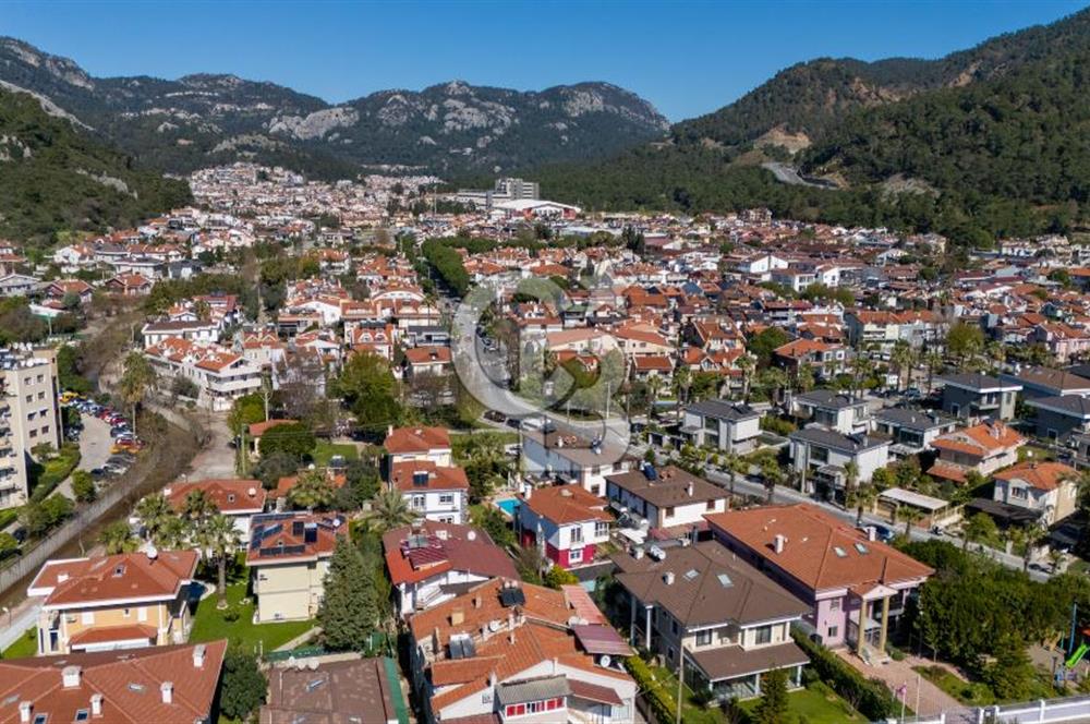 CB Marina'dan Marmaris Merkezde Havuzlu 3+1 Villa Butik Sitede