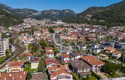 CB Marina'dan Marmaris Merkezde Havuzlu 3+1 Villa Butik Sitede