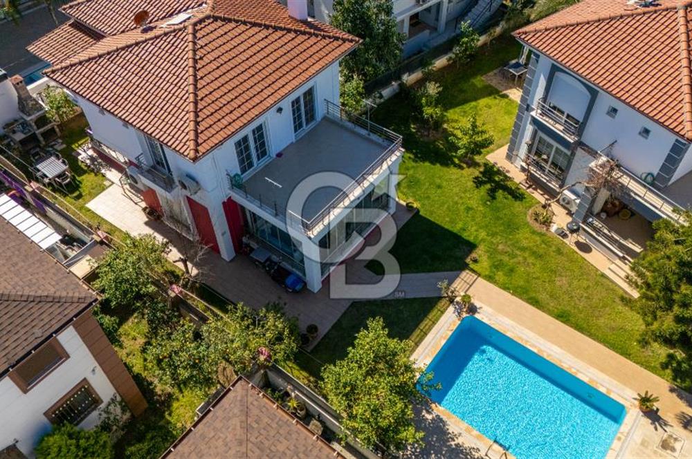 CB Marina'dan Marmaris Merkezde Havuzlu 3+1 Villa Butik Sitede