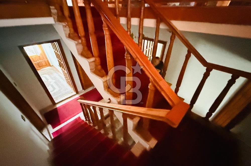 Sahilevlerinde Denize Yakın Satılık Havuzlu Müstakil 5+1 Villa