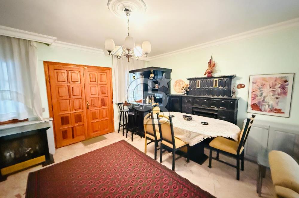 Sahilevlerinde Denize Yakın Satılık Havuzlu Müstakil 5+1 Villa