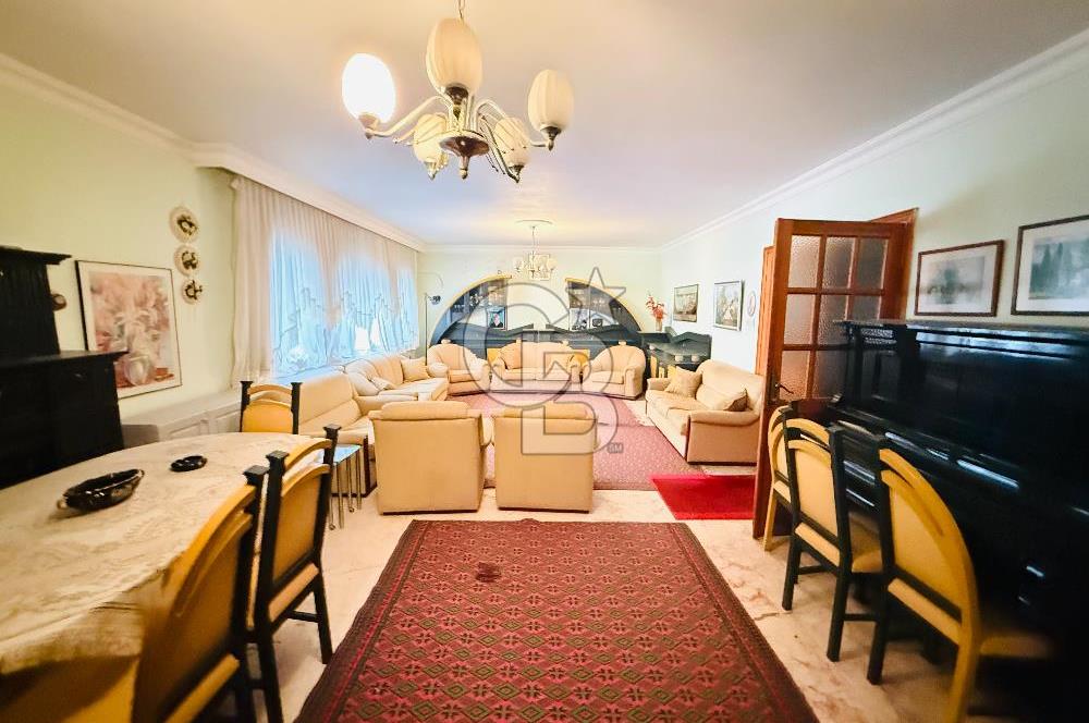 Sahilevlerinde Denize Yakın Satılık Havuzlu Müstakil 5+1 Villa