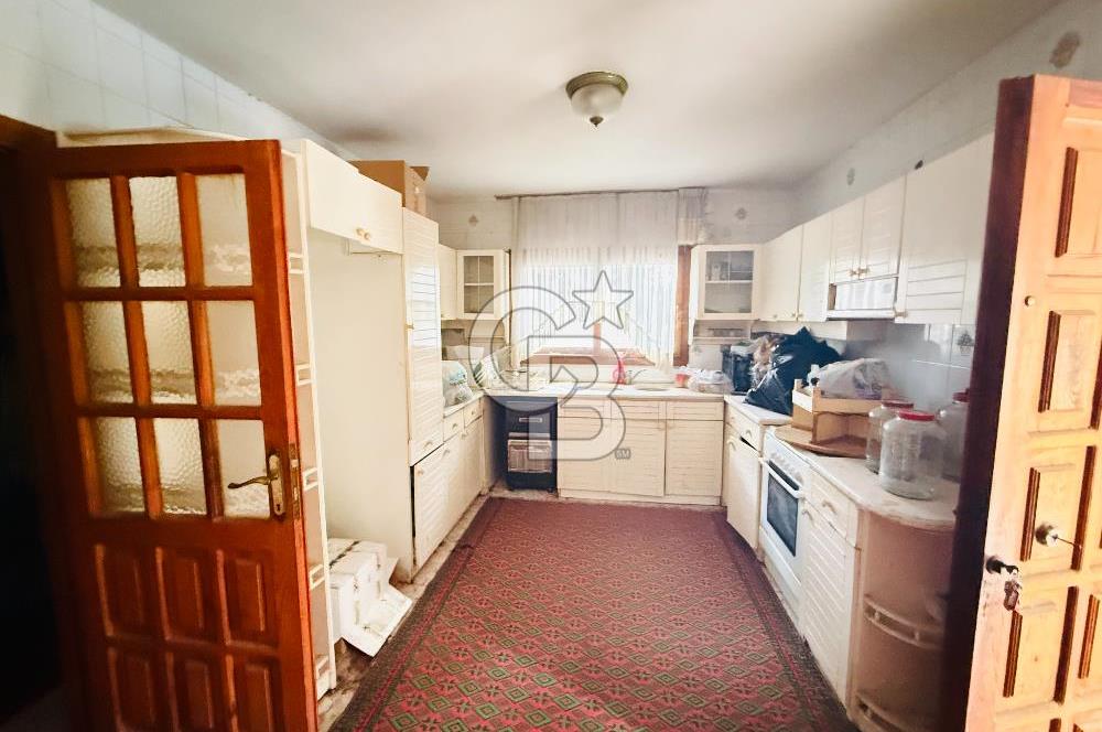 Sahilevlerinde Denize Yakın Satılık Havuzlu Müstakil 5+1 Villa