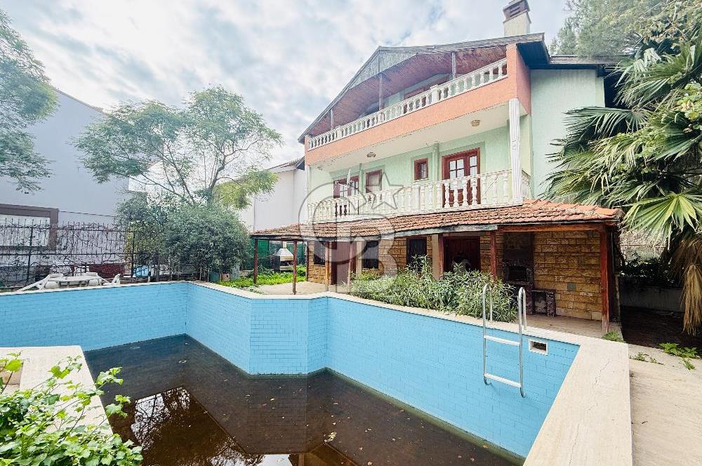 Sahilevlerinde Denize Yakın Satılık Havuzlu Müstakil 5+1 Villa