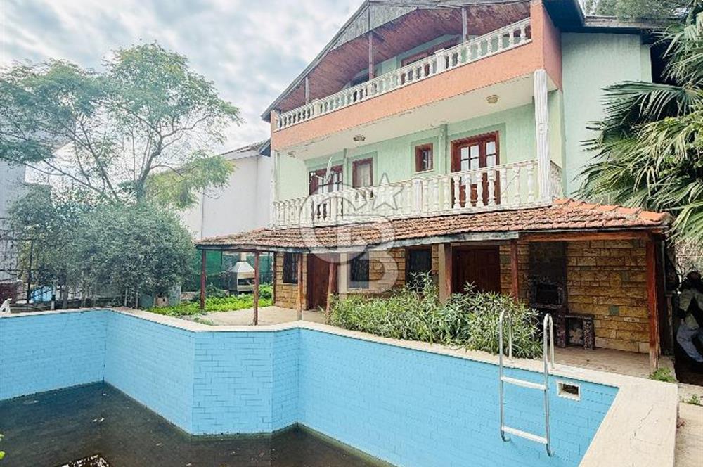 Sahilevlerinde Denize Yakın Satılık Havuzlu Müstakil 5+1 Villa