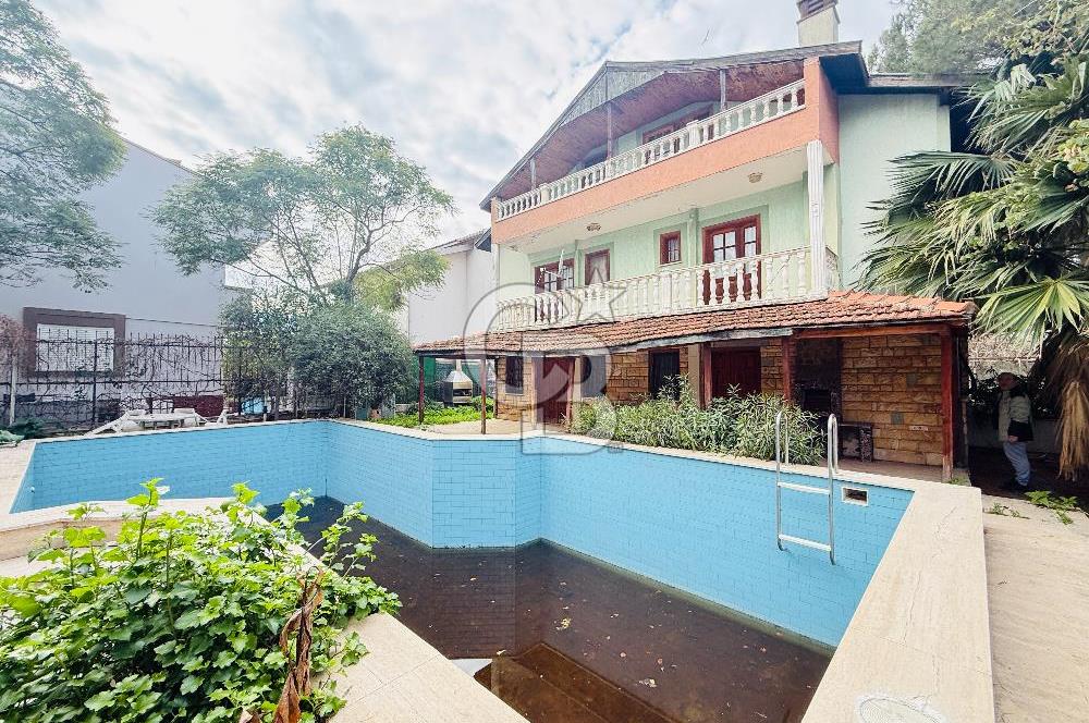 Sahilevlerinde Denize Yakın Satılık Havuzlu Müstakil 5+1 Villa