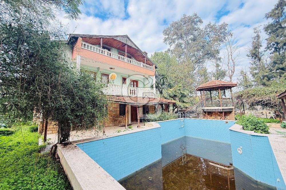 Sahilevlerinde Denize Yakın Satılık Havuzlu Müstakil 5+1 Villa