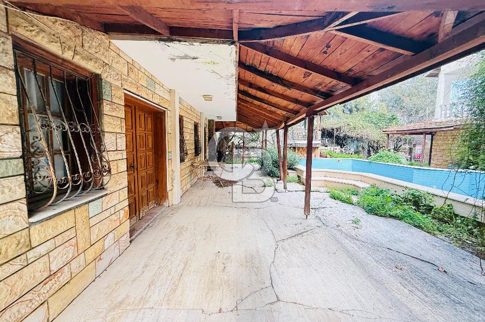 Sahilevlerinde Denize Yakın Satılık Havuzlu Müstakil 5+1 Villa