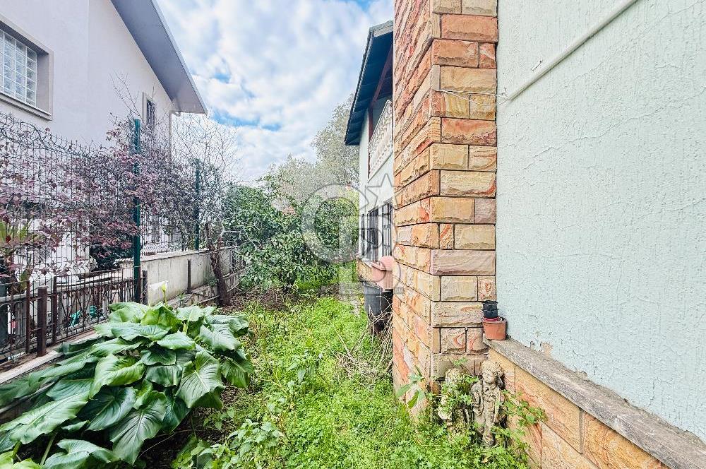 Sahilevlerinde Denize Yakın Satılık Havuzlu Müstakil 5+1 Villa