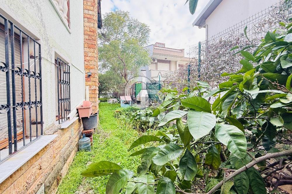 Sahilevlerinde Denize Yakın Satılık Havuzlu Müstakil 5+1 Villa