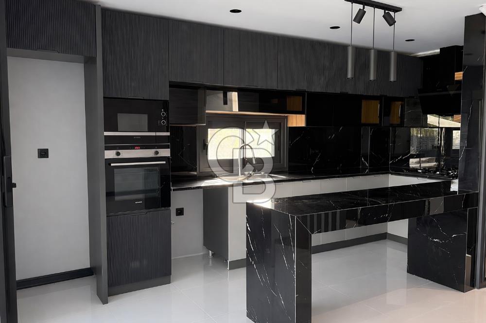 URLA ATATÜRK MAH. SATILIK 3+1 MÜSTAKİL HAVUZLU DUBLEKS LÜKS VİLLA