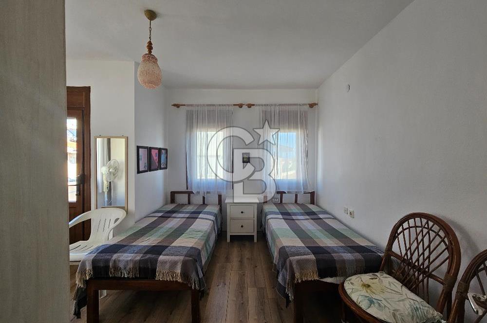 Cunda Adası'nda Özel Plajlı Site İçinde Satılık 2+1 Villa