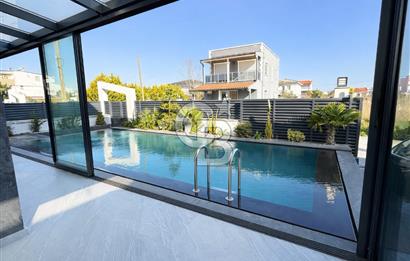 URLA ATATÜRK MAH. SATILIK 3+1 MÜSTAKİL HAVUZLU DUBLEKS LÜKS VİLLA