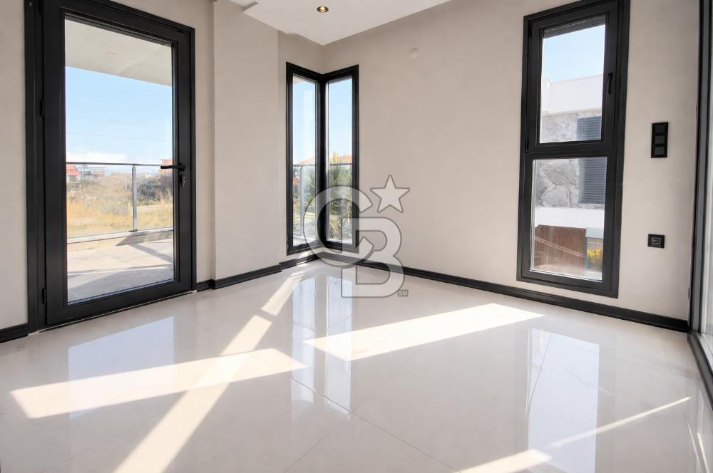 URLA ATATÜRK MAH. SATILIK 3+1 MÜSTAKİL HAVUZLU DUBLEKS LÜKS VİLLA