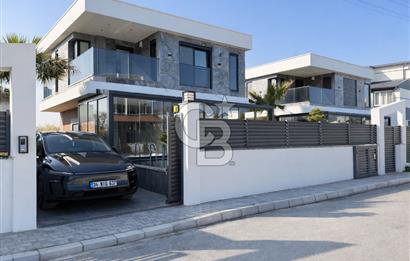 URLA ATATÜRK MAH. SATILIK 3+1 MÜSTAKİL HAVUZLU DUBLEKS LÜKS VİLLA