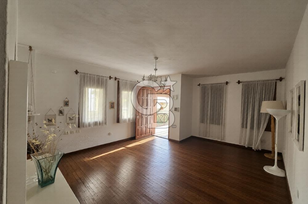 Cunda Adası'nda Özel Plajlı Site İçinde Satılık 2+1 Villa