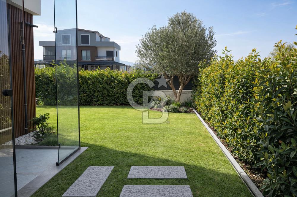 URLA ATATÜRK MAH. SATILIK 3+1 MÜSTAKİL HAVUZLU DUBLEKS LÜKS VİLLA