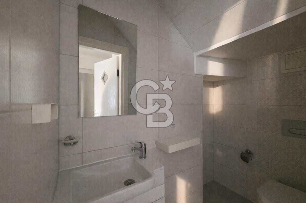 Cunda Adası'nda Özel Plajlı Site İçinde Satılık 2+1 Villa