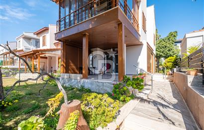 1303562030 Çeşme Dalyanda Deniz Manzaralı Triplex Villa