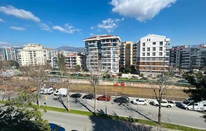 KARŞIYAKA BOSTANLI DERE BOYUNDA SATILIK 3+1 YENİLENMİŞ DAİRE