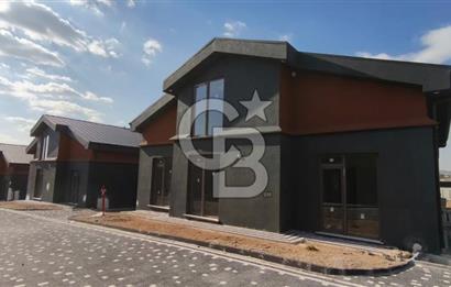 ANKARA GÖLBAŞI HACILAR’DA KATRE MOGAN VİLLALARI’NDA KİRALIK 5+1 LÜKS VİLLA