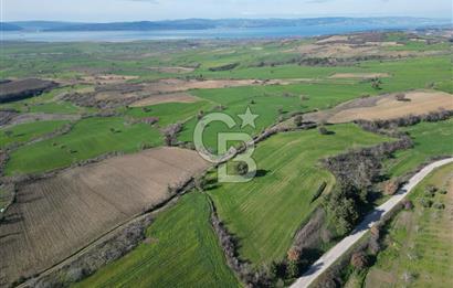 ÇANAKKALE KEMEL KÖYÜNDE BOĞAZ MANZARALI SATILIK 12 DÖNÜM TARLA