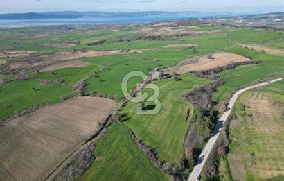 ÇANAKKALE KEMEL KÖYÜNDE BOĞAZ MANZARALI SATILIK 12 DÖNÜM TARLA
