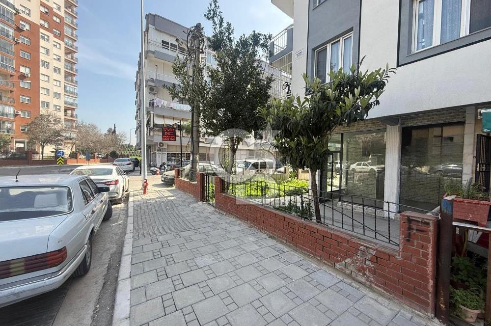 KARŞIYAKA BAHÇELİEVLER’DE KÖŞE KONUMLU, BAHÇELİ SATILIK DÜKKAN