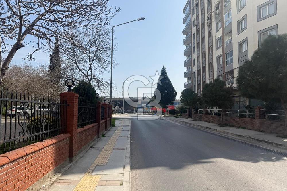 KARŞIYAKA BAHÇELİEVLER’DE KÖŞE KONUMLU, BAHÇELİ SATILIK DÜKKAN