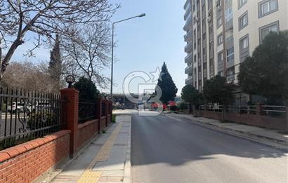 KARŞIYAKA BAHÇELİEVLER’DE KÖŞE KONUMLU, BAHÇELİ SATILIK DÜKKAN