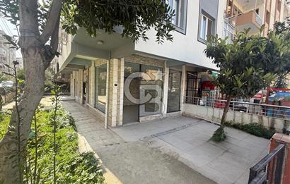 KARŞIYAKA BAHÇELİEVLER’DE KÖŞE KONUMLU, BAHÇELİ SATILIK DÜKKAN