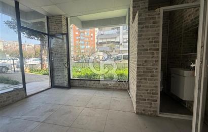 KARŞIYAKA BAHÇELİEVLER’DE KÖŞE KONUMLU, BAHÇELİ SATILIK DÜKKAN