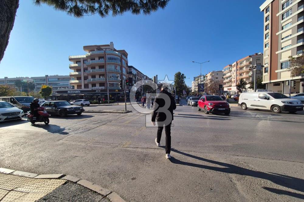 Karşıyaka Ordu Bulvarında Asansörlü 3+1 Satılık Boş Daire