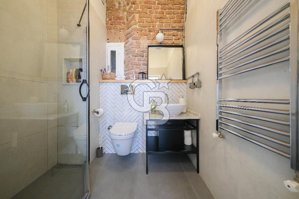 GALATA'NIN KALBİNDE, AİRBNB İZİNLİ, MANZARALI BALKONLU 2+1 DAİRE