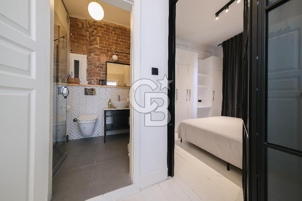 GALATA'NIN KALBİNDE, AİRBNB İZİNLİ, MANZARALI BALKONLU 2+1 DAİRE