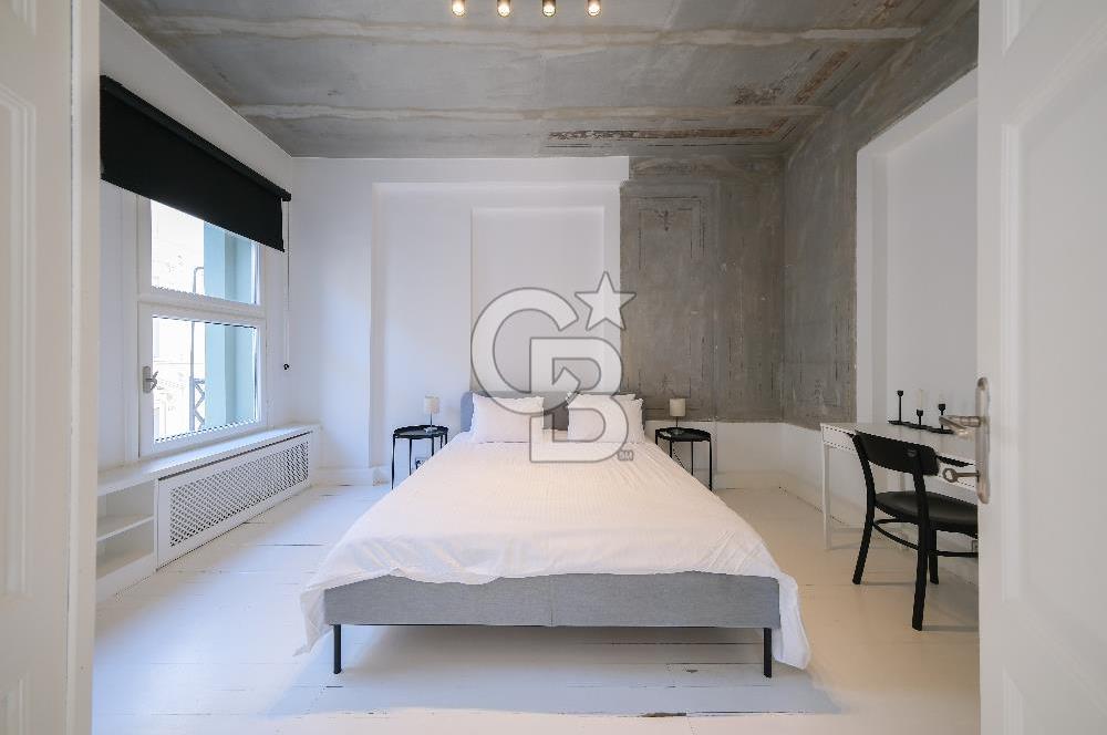 GALATA'NIN KALBİNDE, AİRBNB İZİNLİ, MANZARALI BALKONLU 2+1 DAİRE