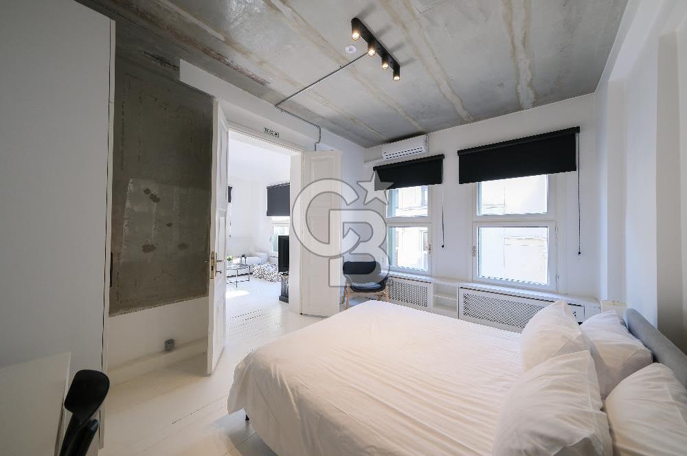 GALATA'NIN KALBİNDE, AİRBNB İZİNLİ, MANZARALI BALKONLU 2+1 DAİRE