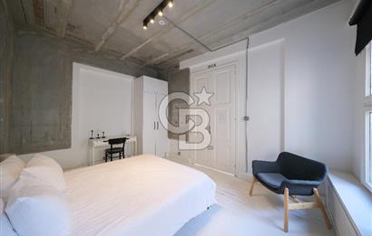 GALATA'NIN KALBİNDE, AİRBNB İZİNLİ, MANZARALI BALKONLU 2+1 DAİRE